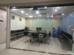 罗湖地铁口10至30人会议室/培训室出租，交通便利
