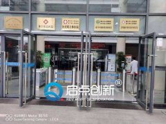 徐州医院苏康码识别测温一体机，动态人脸体温检测通道闸安装