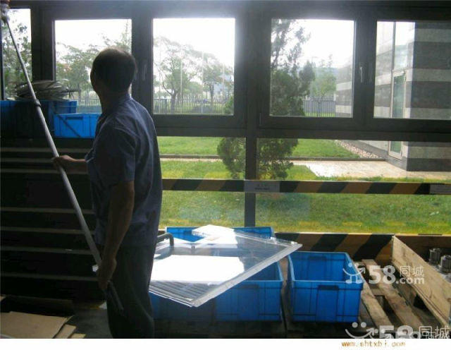 济南市丽洁保洁公司 擦玻璃 开荒保洁 日常保洁 家庭清洁